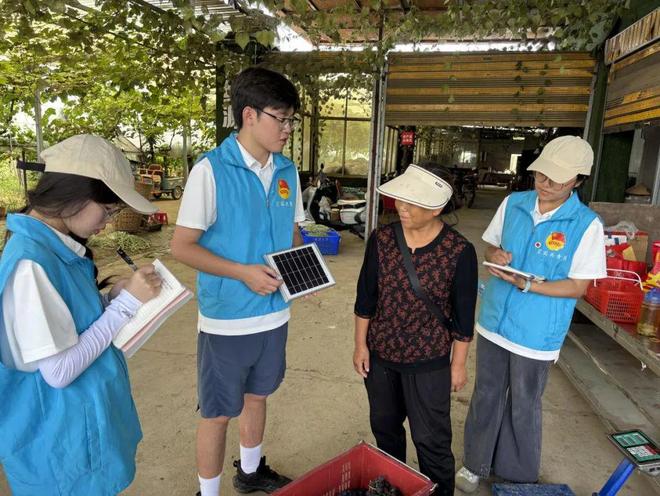 赋能乡村振兴青春力量书写绿色答卷开元棋牌app暑期三下乡绿材科技(图5)